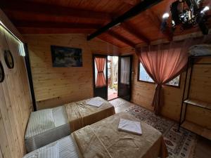 Φωτογραφία από το άλμπουμ του Rooms Merlika -Inside the Castle- σε Κρούγια +39 φωτογραφίες