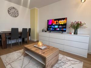 TV a/nebo společenská místnost v ubytování Ferienwohnung Frühauf Geithain