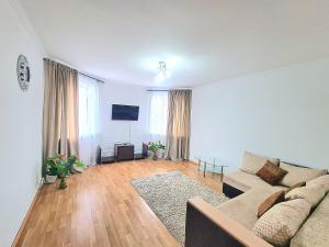 Telewizja i/lub zestaw kina domowego w obiekcie Stefan cel Mare