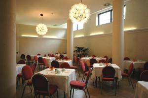 En restaurang eller annat matställe på Hotel Langhe & Monferrato