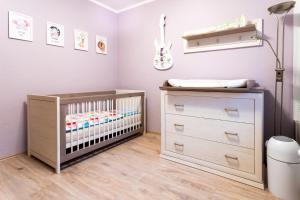 Postel nebo postele na pokoji v ubytování Ferienwohnung Julia Unterweißbach + 4 fotografie