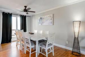 Foto dalla galleria di Spacious 4 bdr w/ Game Room 5 min Drive to College a Boulder