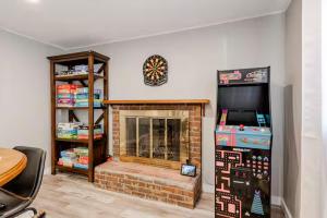 Stanza dei giochi di Spacious 4 bdr w/ Game Room 5 min Drive to College