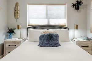Letto o letti in una camera di Spacious 4 bdr w/ Game Room 5 min Drive to College