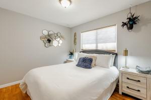 Letto o letti in una camera di Spacious 4 bdr w/ Game Room 5 min Drive to College