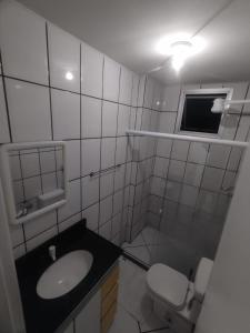 Et badeværelse på Loft proximo a praia da Guarderia e shopping Vitória