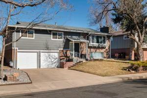 una grande casa con garage e vialetto di Spacious 4 bdr w/ Game Room 5 min Drive to College a Boulder