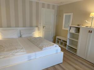 Postel nebo postele na pokoji v ubytování Landhaus am Meer - Whg 5 Hilligenlei