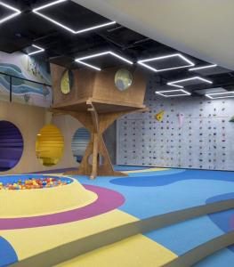 a childrens play room with a play floor at Quarto no Hotel Nacional Rio de Janeiro in Rio de Janeiro +72 photos