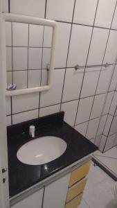 Et badeværelse på Loft proximo a praia da Guarderia e shopping Vitória