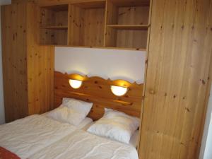 Letto o letti in una camera di Wohnung GREPPON NEND200 Ski in and Ski out