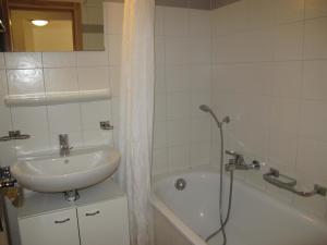 Bagno di Wohnung GREPPON NEND200 Ski in and Ski out