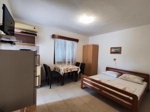 Foto dalla galleria di Apartmani Ivandić a Murter