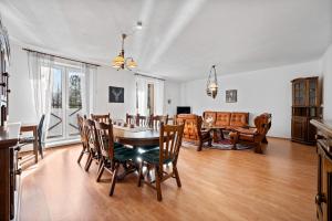 Posezení v ubytování Prostorný apartmán pro 4 osoby v Beskydech + 6 fotografií