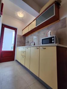 Foto dalla galleria di Apartmani Ivandić a Murter