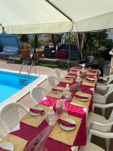 Bazén v ubytování Hotel Belvedere nebo v jeho okolí