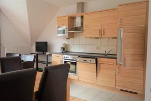 Kuchyň nebo kuchyňský kout v ubytování Wohnung 2 Pers 1 Schlafzimmer und Wohnzimmer mit Balkon und Blick auf die Mosel