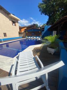 A piscina localizada em Pousada Kembali Maresias ou nos arredores