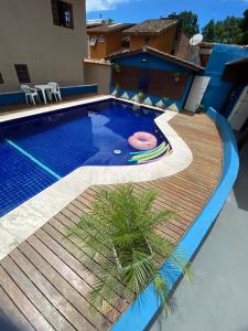A piscina localizada em Pousada Kembali Maresias ou nos arredores