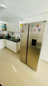 Kuchyň nebo kuchyňský kout v ubytování habitación en cartagena de Indias laguito