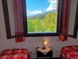 Nespecifikovaný výhled na hory nebo výhled na hory při pohledu z vily