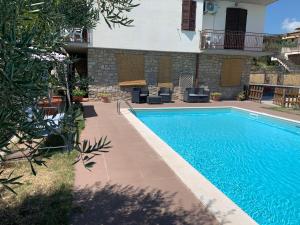 Bazén v ubytování Hotel Belvedere nebo v jeho okolí