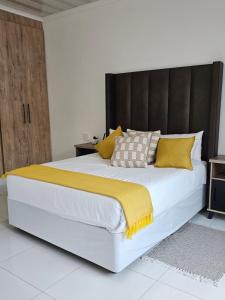 Ένα ή περισσότερα κρεβάτια σε δωμάτιο στο AB&AB Hotel and Apartments
