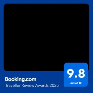 a screenshot of a cell phone with a travel review avatar at Luxury Jacuzzi Fast WIFI PS5 Gym Parking 2 spaces in Hereford