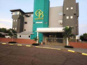 a building with a hotel sign on the side of it at GB Hotéis Foz Rodoviária in Foz do Iguaçu