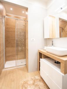 Ванная комната в Casa Vanitosa 2 camere 2 bagni posto auto medio +18 фотографий