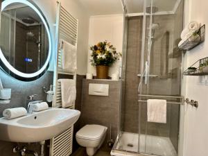 a bathroom with a sink and a toilet and a shower at Bellevue Apartment - Zentrum - Netflix - Parkplatz in Bad Schandau +19 photos