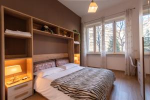 Кровать или кровати в номере Casa Vanitosa 2 camere 2 bagni posto auto medio