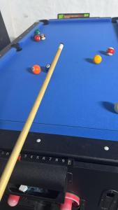 Biliár nebo kulečník v ubytování Bandar Hafa