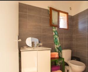 Ένα μπάνιο στο Logement calme et agréable à proximité d'Ajaccio