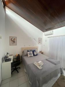 Katil atau katil-katil dalam bilik di Casa chalé a Beira Mar com Piscina