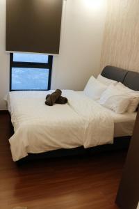 Postel nebo postele na pokoji v ubytování MODERN SUITE SUNSURIA Setia Alam At Shah Alam