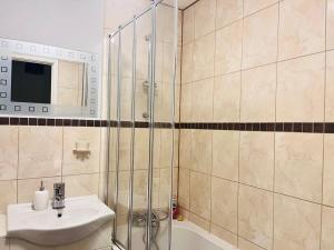 a bathroom with a sink and a shower at Detached Three Bedroom House in Ashford Secure Area in Kent +19 photos