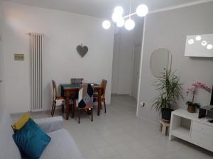 a living room with a table and a dining room at Gocce di Rugiada in Medole