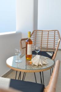 Ποτά στο Cozy Sea View Home in Drios, Near Beaches and Shops
