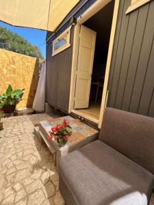 Posezení v ubytování Tiny house