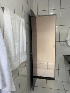 Koupelna v ubytování Casa com dois quartos e piscina em mineiros
