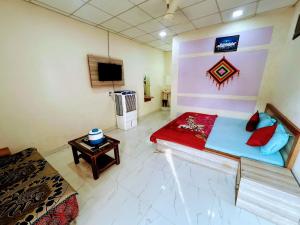 TV a/nebo společenská místnost v ubytování Samarth home stay