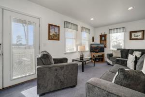 טלויזיה ו/או מרכז בידור ב-Assateague Overlook - Water views w/ public dock!