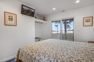 מיטה או מיטות בחדר ב-Assateague Overlook - Water views w/ public dock!