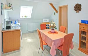 a kitchen and dining room with a table and chairs at Ferienwohnung Dabel in Dabel