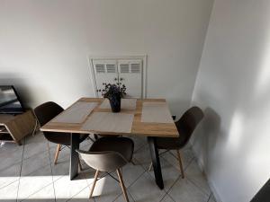 Uma área de estar em Iris Apartment Nafpaktos