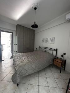 Uma cama ou camas num quarto em Iris Apartment Nafpaktos