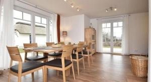 Posezení v ubytování Reethaus Strandgut - geräumiges FH, 5 Schlafzimmer, Sauna und 3 Terrassen, Balkon