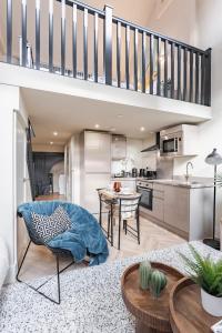 Dapur atau dapur kecil di Luxury Tower, Penthouse & Split Level Apartments In Leeds City Centre