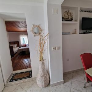 a living room with a vase sitting on the floor at RELAXED PLACE by the sea in Cesarica